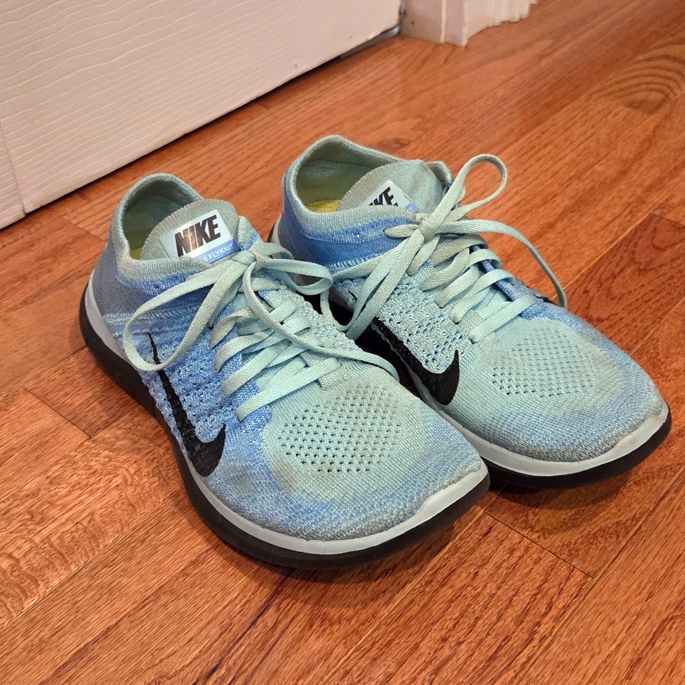 Nike Women's Light Blue Athletic Shoes